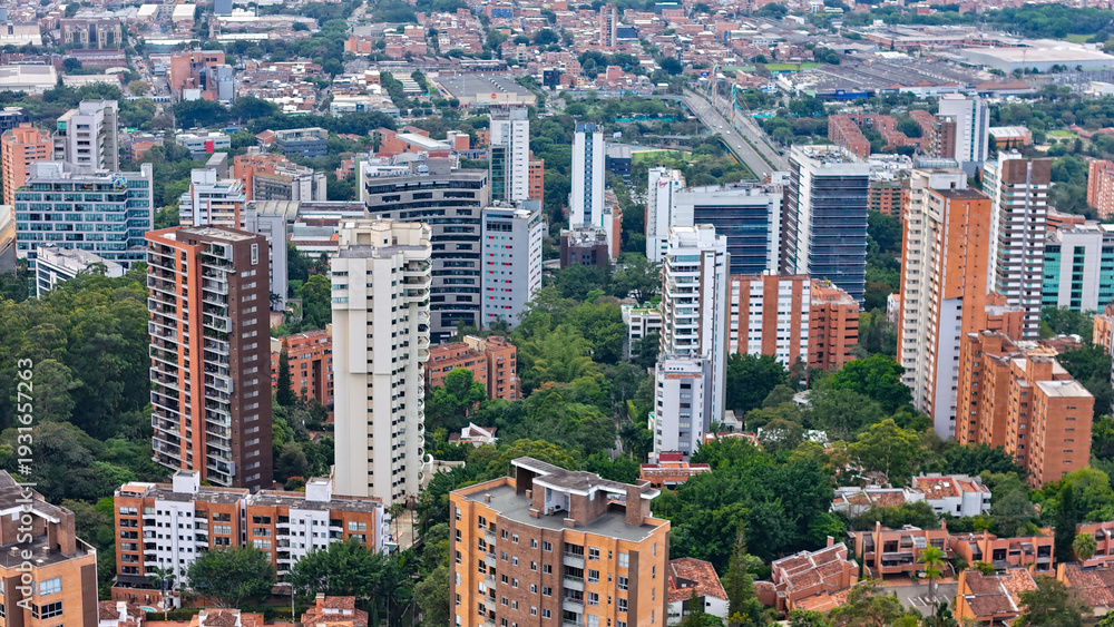 Naklejka premium Imagen aérea tomada en la ciudad de Medellín, desde el sector del Poblado.
