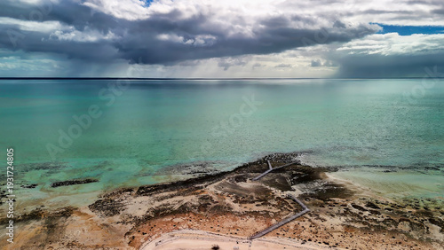 Tableau sur toile Scenic aerial panorama of Hamelin Pool WA highlighting coastline and shallow mar