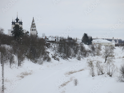 Foto winter panorama of the Russian city Suzdal