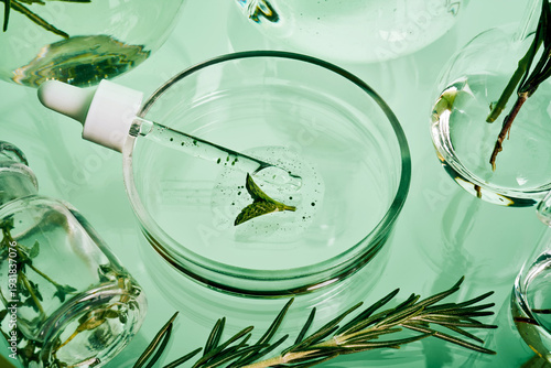 Φωτογραφία Natural skincare product development in laboratory setting