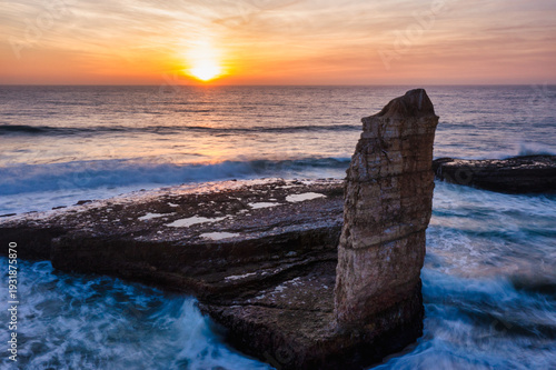 Fényképezés Rock formation at sunset on Four Mile Beach in Santa Cruz California with ocean