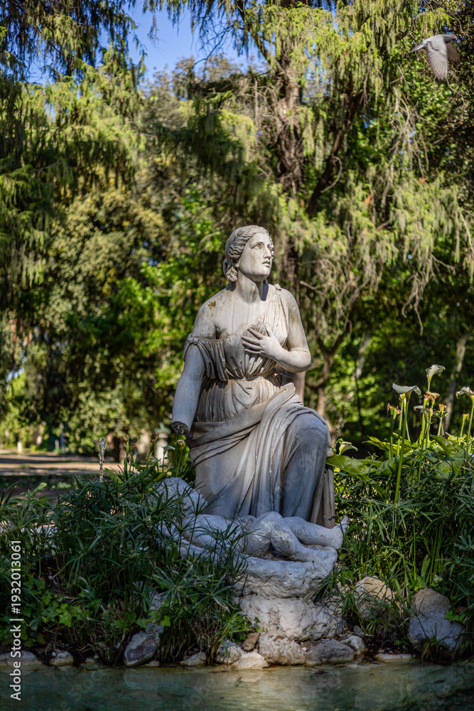 Obraz premium Classical Marble Statue in Garden Park, Rome, Italy