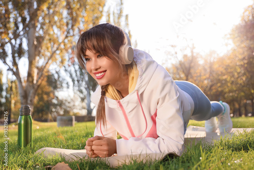 Beautiful young happy sport...