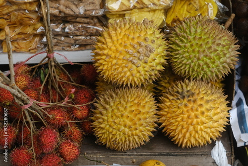 Cuadro en lienzo Ripe Durians and Red Rambutan Cluster on Shelf in Local Store