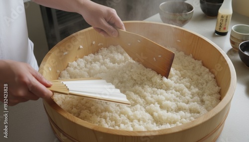 The hands of a craftsman who makes sushi rice (Shari)/寿司飯（シャリ）を作る職人の手元/
