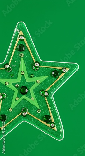 Emerald Starburst: Festive Sparkle