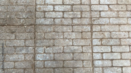 Bilde på lerret The gray brick wall texture, with its neat horizontal arrangement, has a natural appearance