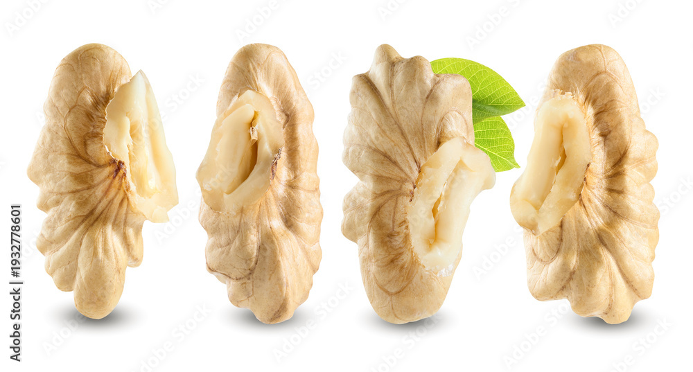 Naklejka premium Walnuts part kernel in closeup on white background