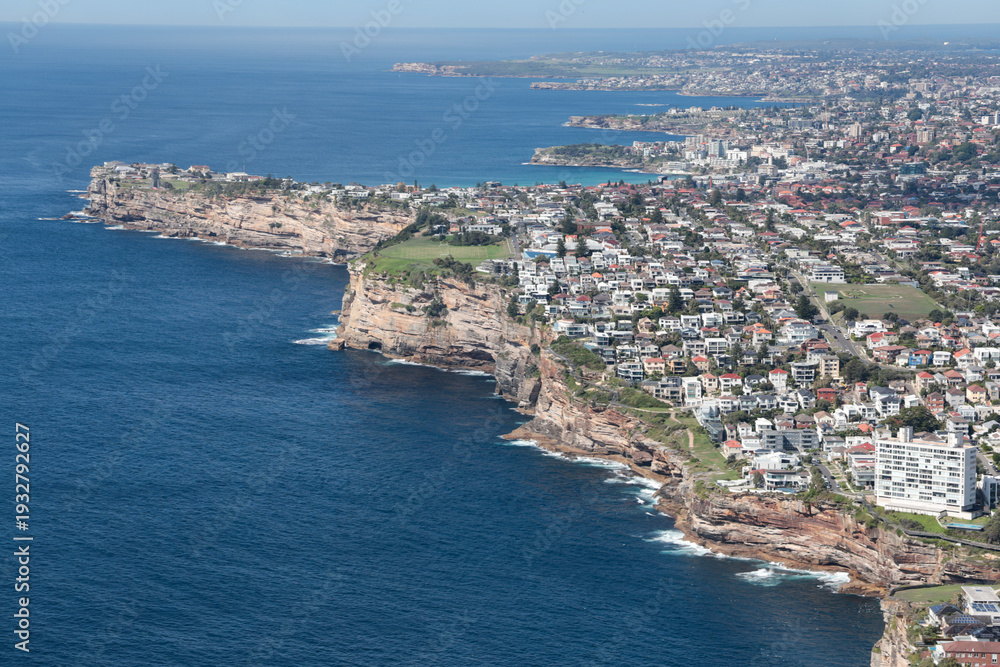 Fototapeta premium High Angle Landscape of Australian Residential Area along the Dramatic Coast