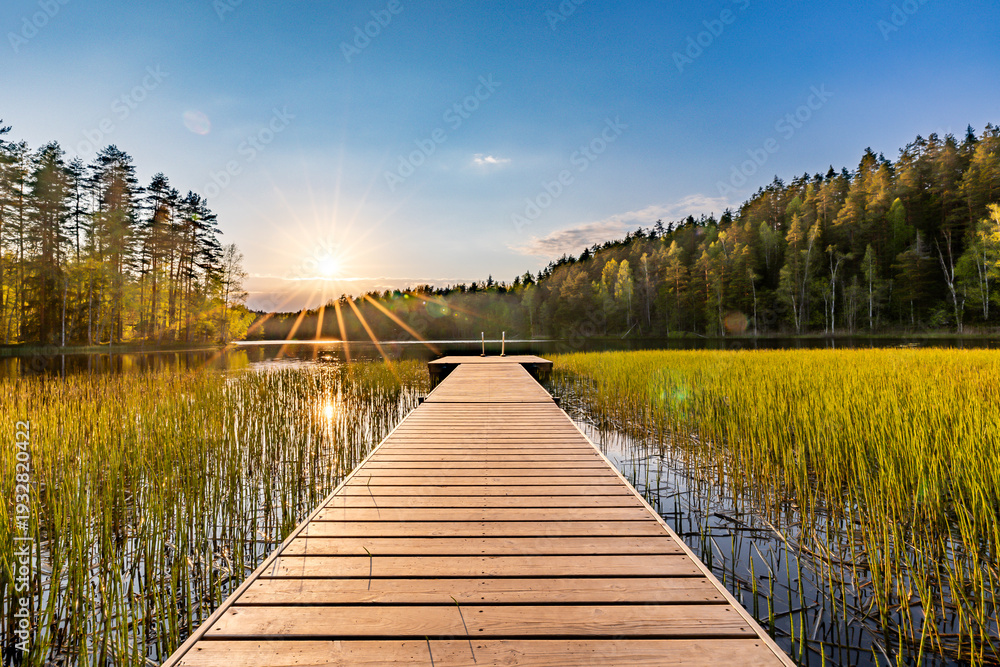 Obraz premium wooden bridge over lake