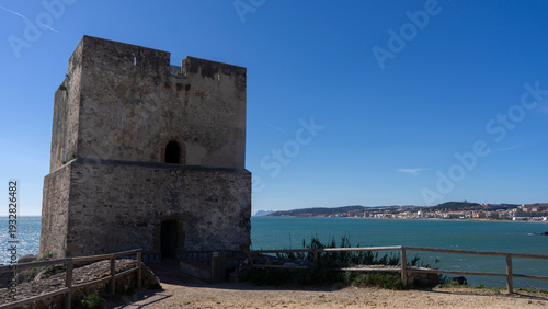 Obraz na plátně torre de la sal en la playa del municipio de Casares, Andalucía