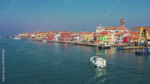 Wallpaper Mural L'île de Pellestrina sur la lagune de Venise, Italie, Vénétie, Découverte à bord de bateau de location (Pénichette), de la lagune de Venise en totale autonomie.  Torontodigital.ca