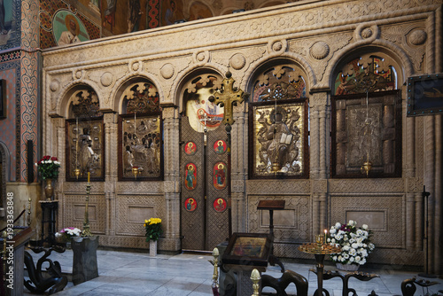 Tableau sur toile Interior of the Sioni Cathedral of the Dormition, Georgian Orthodox cathedral in historic Old Town of Tbilisi, Georgia