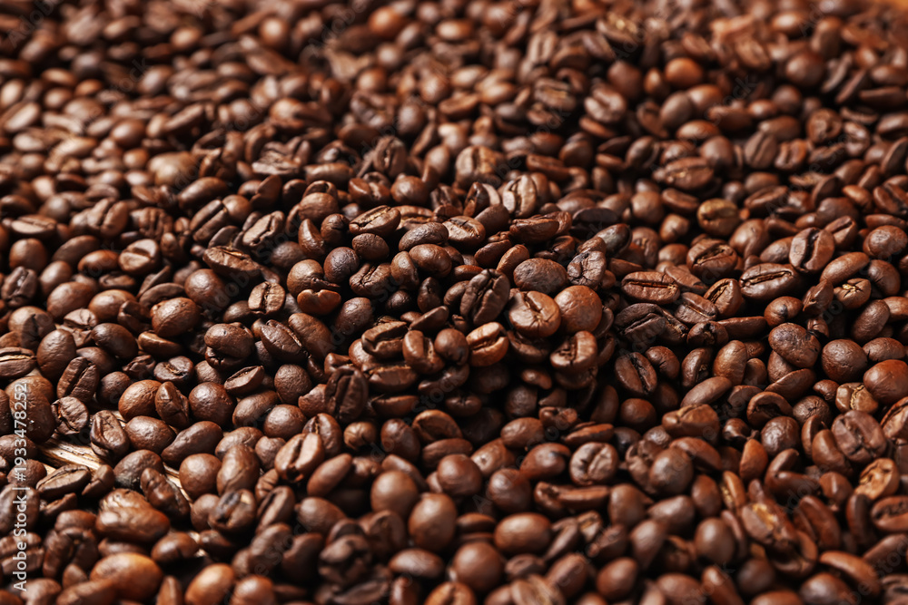 Obraz premium Many coffee beans as background, closeup view