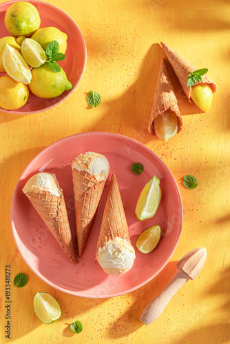 Tasty and homemade lemon ic...