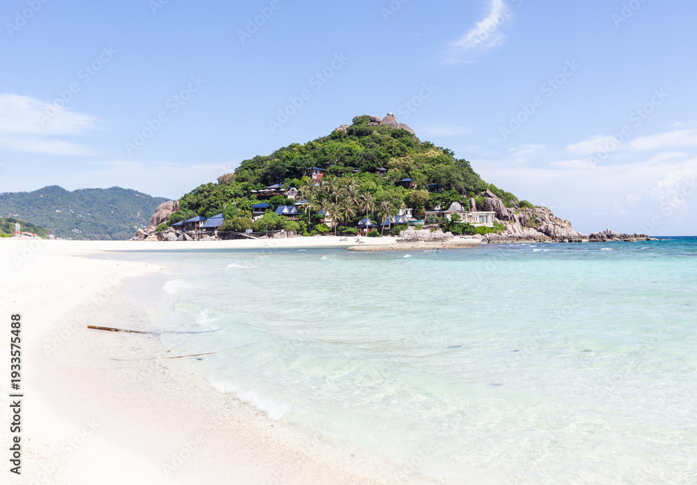 Fototapeta premium Tropical island Koh Nang Yuan near Koh Tao, Thailand. Sandy beach with turquoise water and lush greenery. Clear sky and scenic view of the coastline.
