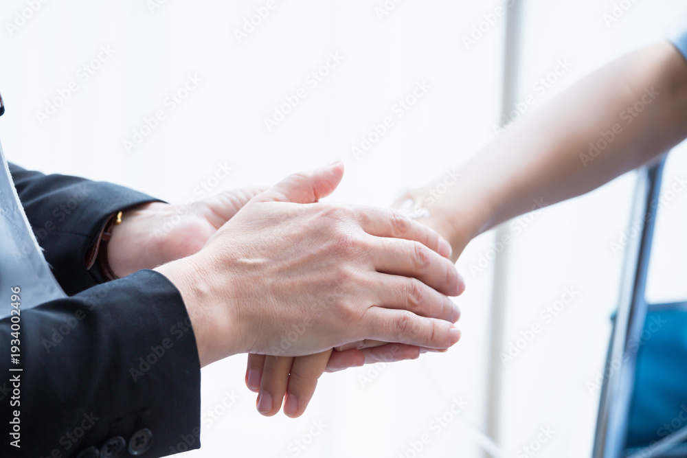 Obraz premium Close up of Caucasian female doctor holding patient hand with intravenous line attached in hospital bed, offering comfort and reassurance during inpatient treatment