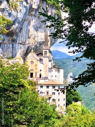 фотографія church on the hill, Madonna della corona, spiazzi,