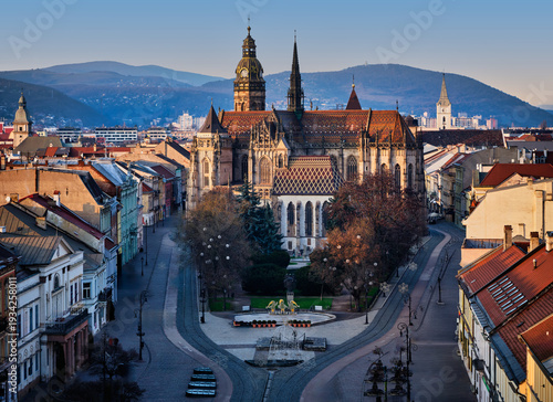 Cuadro en lienzo Kosice Cathedral And Historic Street With Tram Tracks At Winter Sunset