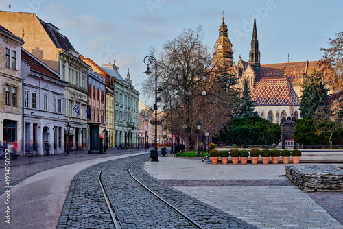 Foto St Elisabeth Cathedral Behind Tram Tracks In Kosice Old Town