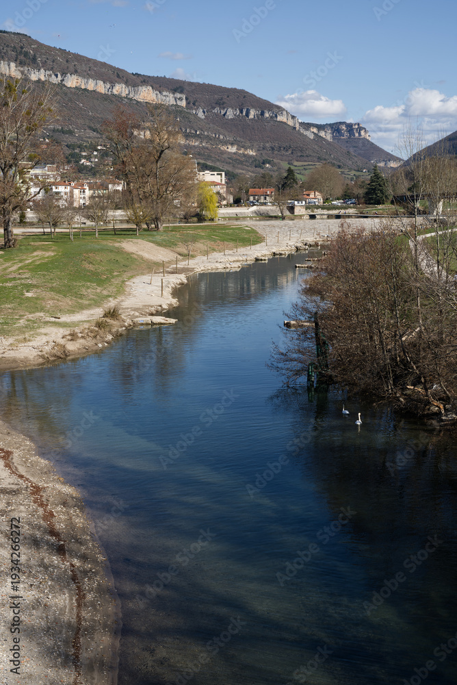 Obraz premium Les berges du Tarn, Millau, France