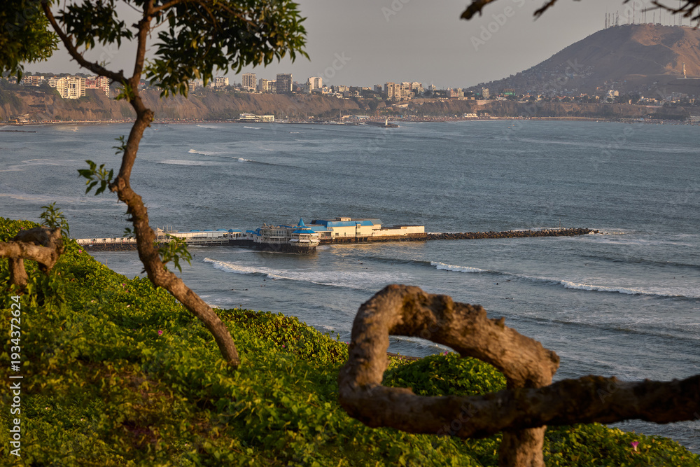 Fototapeta premium stunning view from the Malecón de Miraflores captures the essence of Lima’s sophisticated coastal lifestyle. As the golden hour light hits the iconic La Rosa Náutica pier.