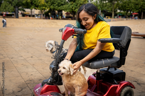 Fotografie Woman with osteogenesis imperfecta and Dwarfism using an electric wheelchair in