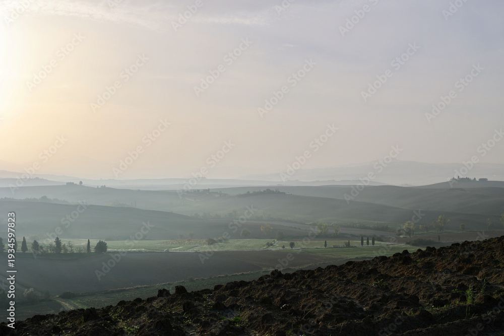 Obraz premium Autumn Morning Farmland near Pienza in the Tuscan Hills, Italy