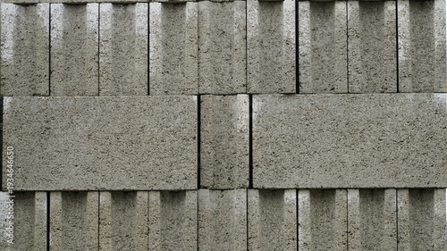 쌓여있는 시멘트 블록