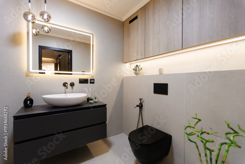 Canvastavla Contemporary styled small bathroom with calming ambiance effects