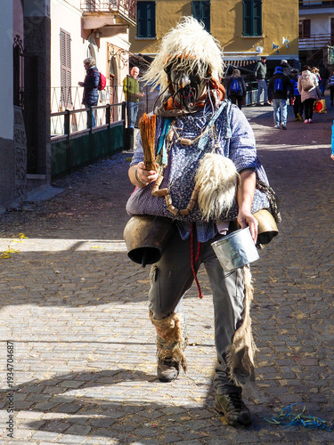 Schignano Carnival, a traditional and historic event that represents the ugly and the beautiful.