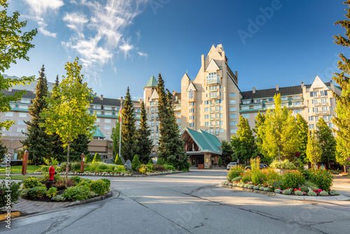 Quadro su tela Fairmont Chateau Whistler Hotel in Morning Light British Columbia Canada