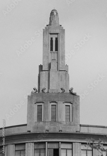 The Collision and Harmony of Classic and Modern Architecture Style