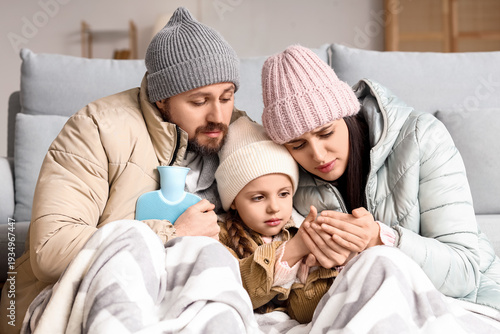 Canvas Print Frozen family with hot water bottle and lack of heating at home