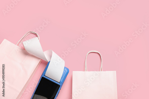 Payment terminal with recei...