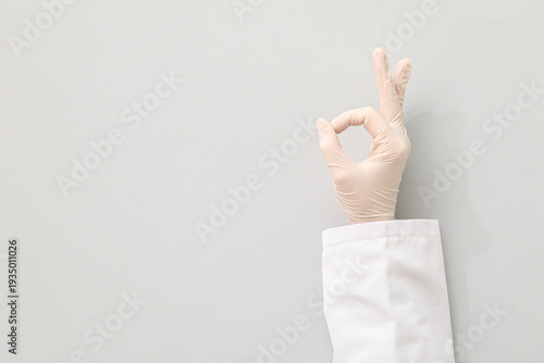 Female doctor's hand showin...