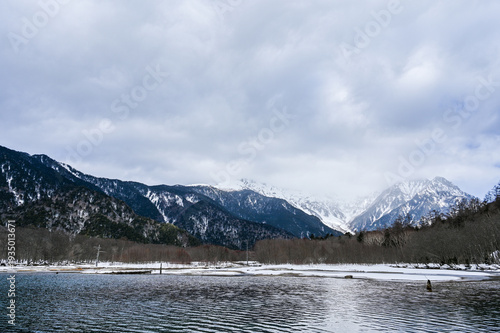 Wallpaper Mural 冬の日本長野県の上高地 Torontodigital.ca