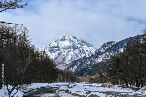 Wallpaper Mural 冬の日本長野県の上高地 Torontodigital.ca