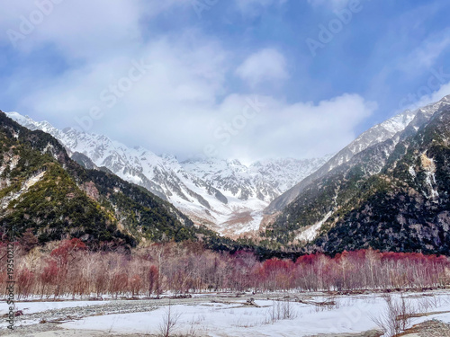 Wallpaper Mural 冬の日本長野県の上高地 Torontodigital.ca