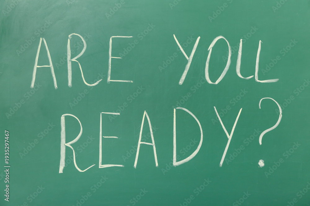 Obraz premium Text ARE YOU READY? on green chalkboard