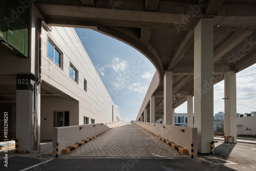 Tableau sur toile Concrete ramp and roadway infrastructure in an urban parking facility with strong perspective lines