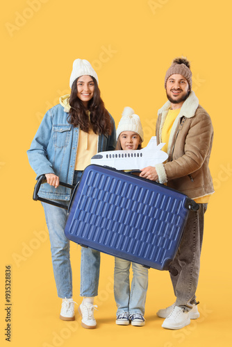 Family of travelers in wint...