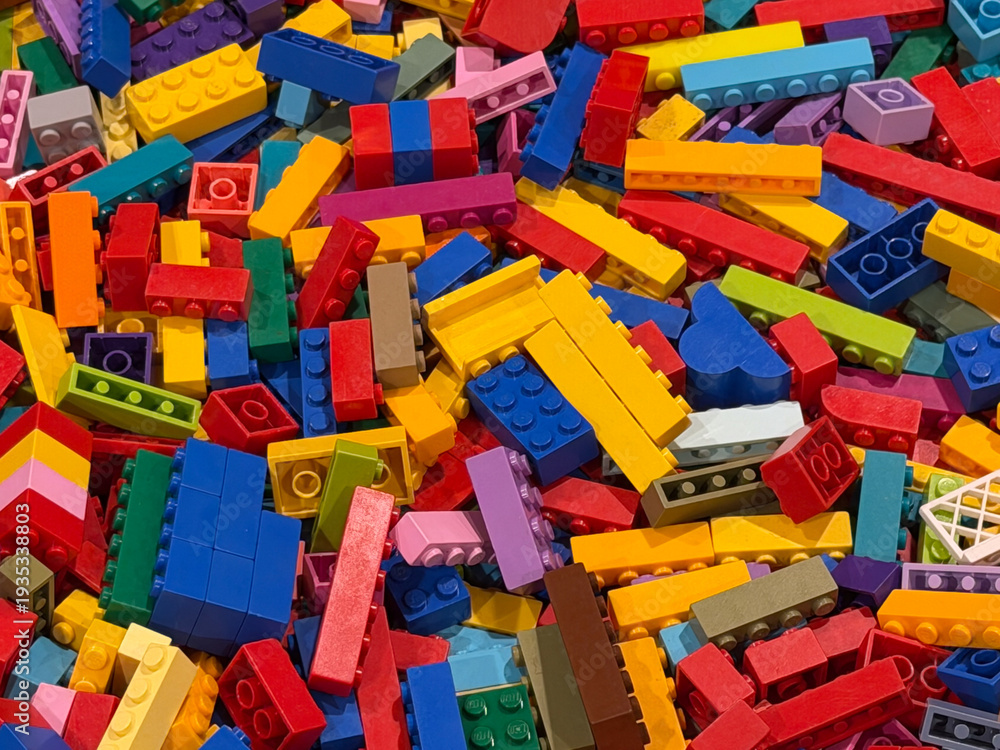 Naklejka premium Colorful building bricks pile