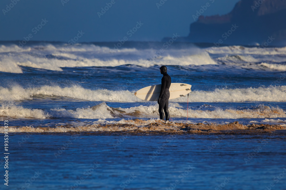 Fototapeta premium Watching the Surf Waiting for a set