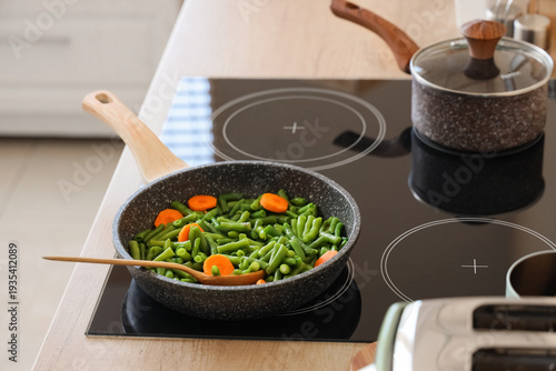 Frying pan with vegetables ...