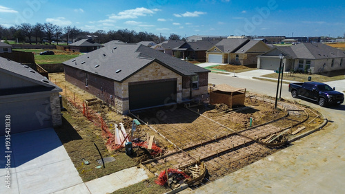 Canvas-taulu Driveway construction underway at new home corner house along Arabian Ln near Highpointe Ranch by US-377, Blackjack Rd