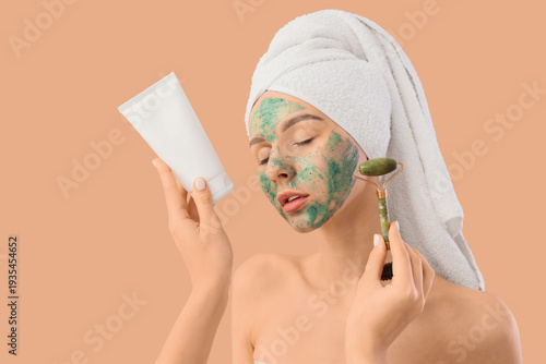 Young woman with spirulina ...