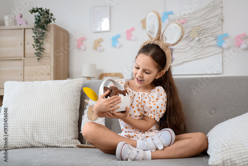 Cute little girl in bunny e...