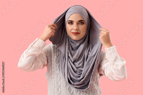 Beautiful Muslim woman in h...