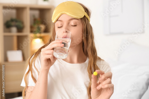 Young woman with sleeping p...